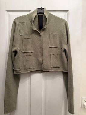 Cropped Patch-Pocket Cropped Sweater in Olive